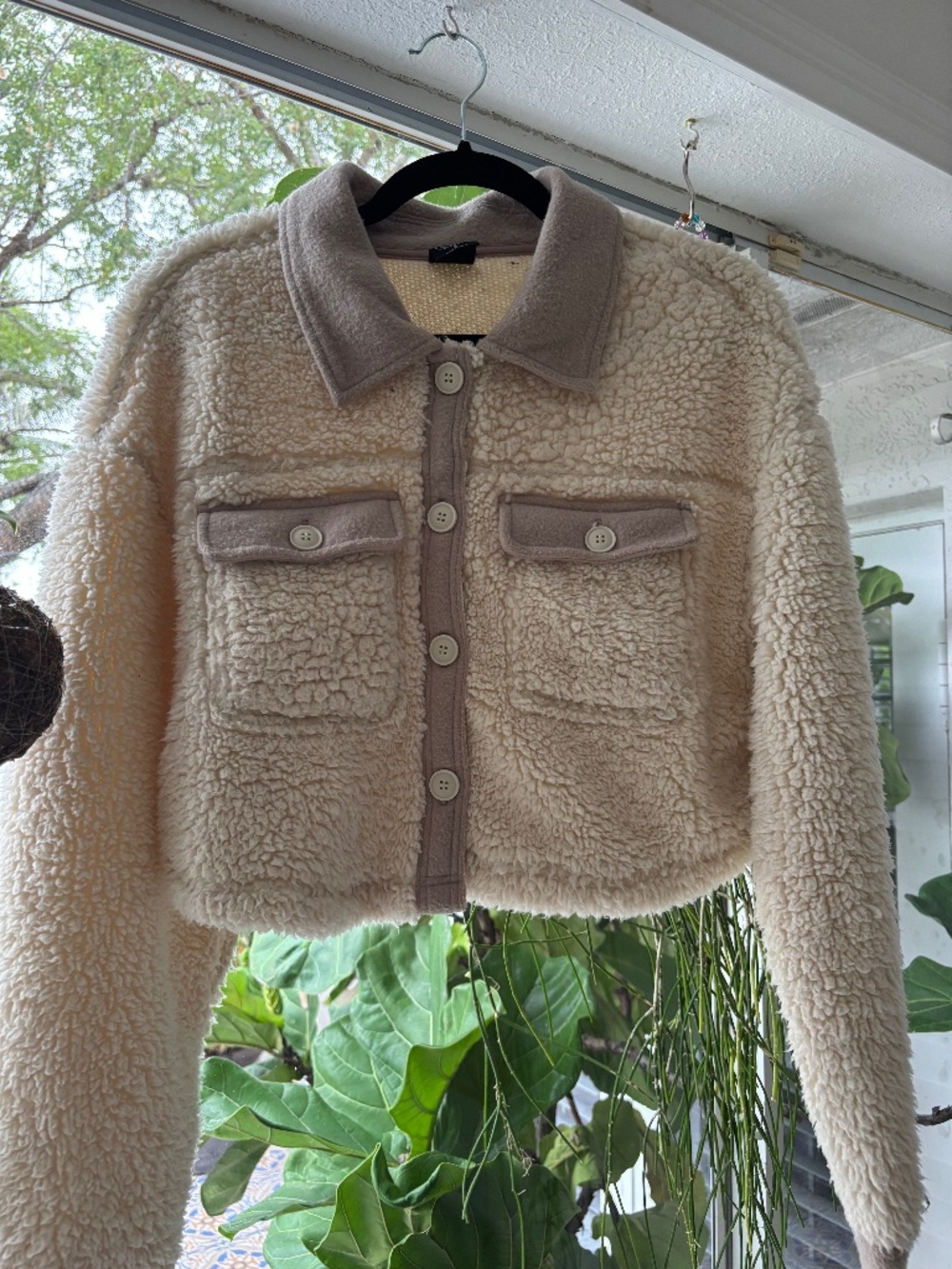 Pacsun Cropped Sherpa Homecoming Jacket Size Small Cream / tan